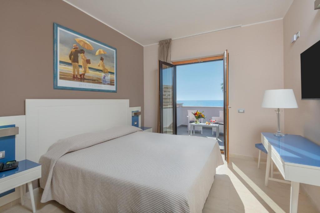 Hotel Mareluna - Family Room With Sea View (2 Adults + 2 Children)