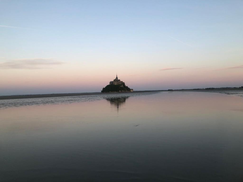 ゲストハウスの近くで見られる自然の景観