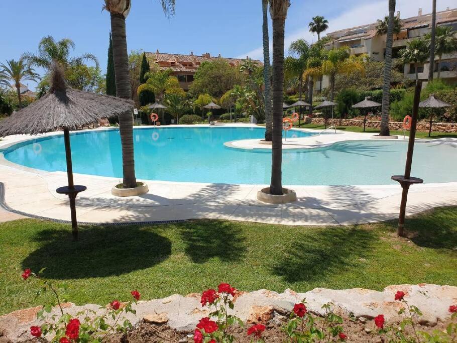 Bazén v ubytovaní MARBELLA Bahia Apartment alebo v jeho blízkosti