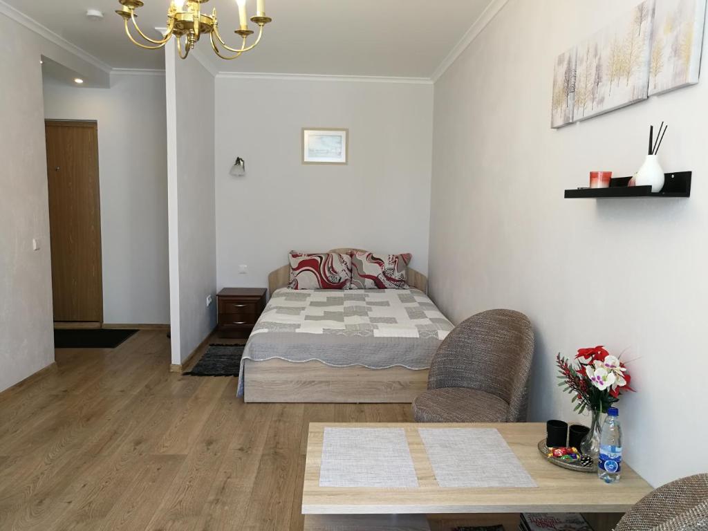 Una cama o camas en una habitación de Šiauliai City Apartment