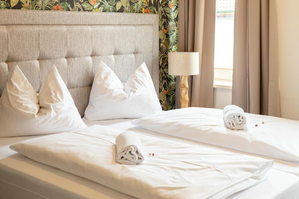 Postel nebo postele na pokoji v ubytování Hotel Kaiserhof