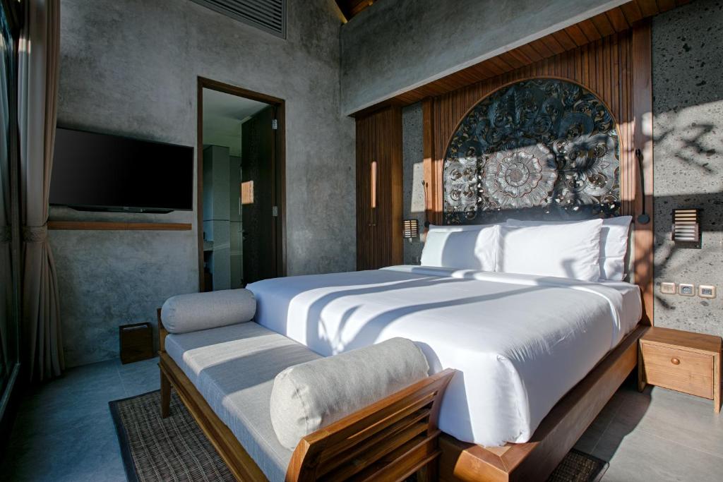Cama ou camas em um quarto em Taman Dharmawangsa Suites