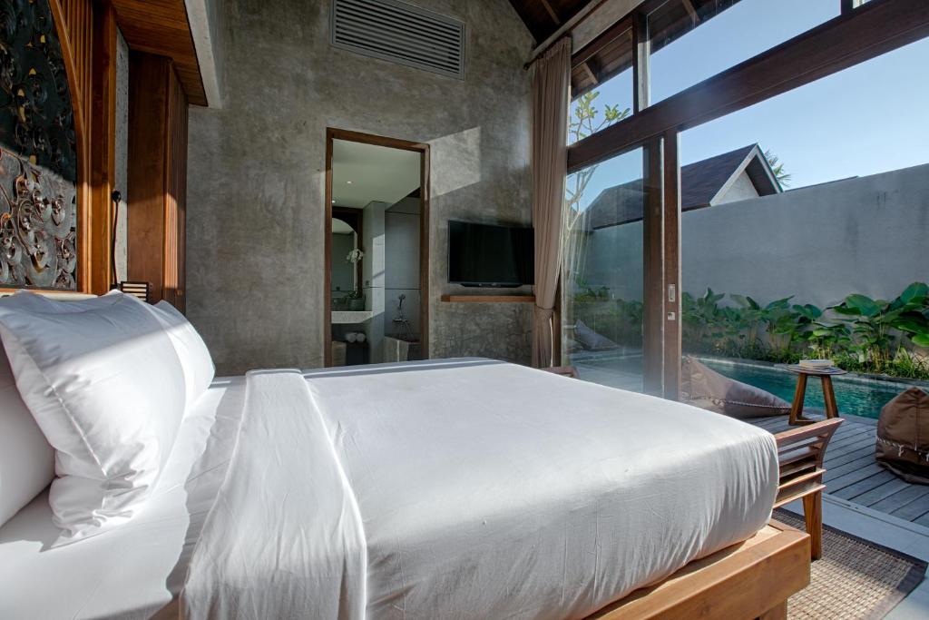 Cama ou camas em um quarto em Taman Dharmawangsa Suites