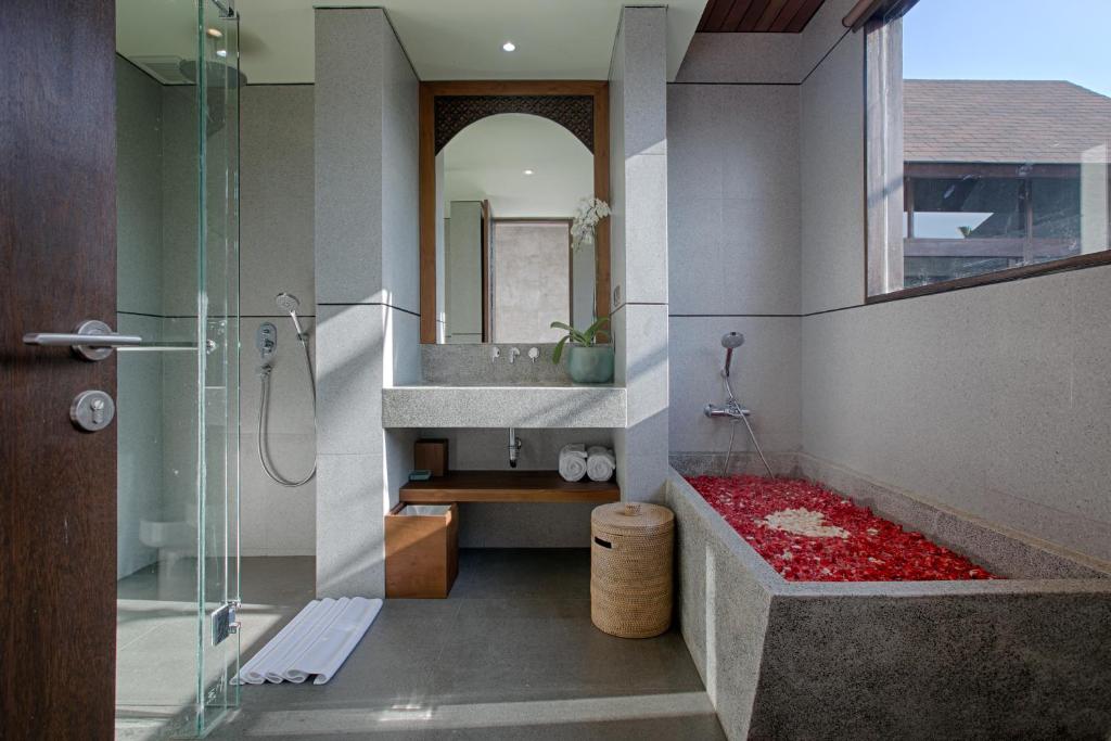 Um banheiro em Taman Dharmawangsa Suites