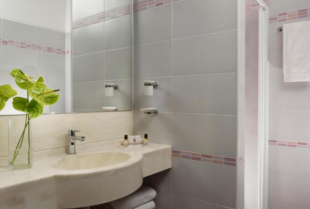 Park Hotel Marinetta - Beach & Spa - Camera Familiare Con Vista Da Giardino