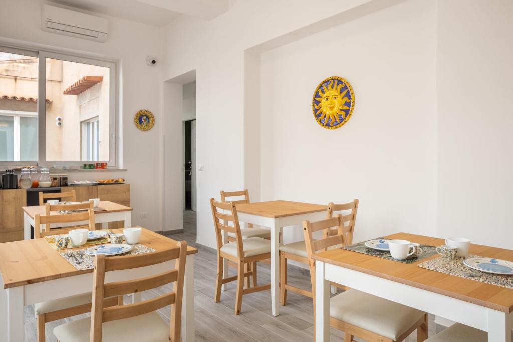 Część wypoczynkowa w obiekcie Le Cinque Stanze Palermo Room&Breakfast