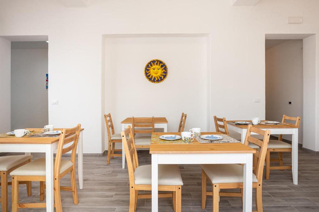 Restauracja lub miejsce do jedzenia w obiekcie Le Cinque Stanze Palermo Room&Breakfast
