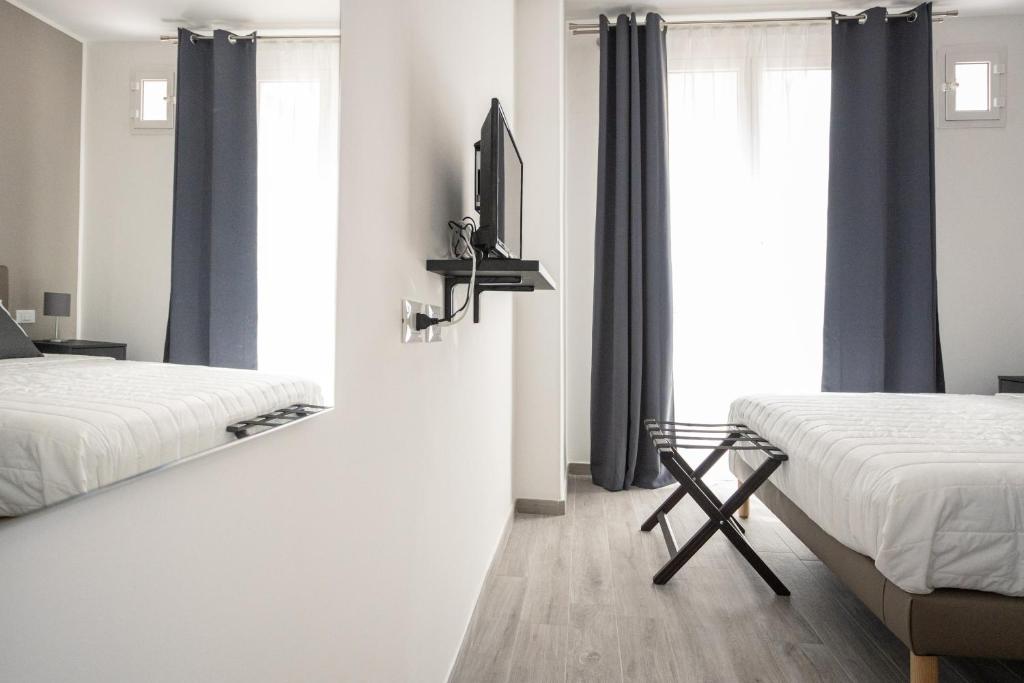 Łóżko lub łóżka w pokoju w obiekcie Le Cinque Stanze Palermo Room&Breakfast