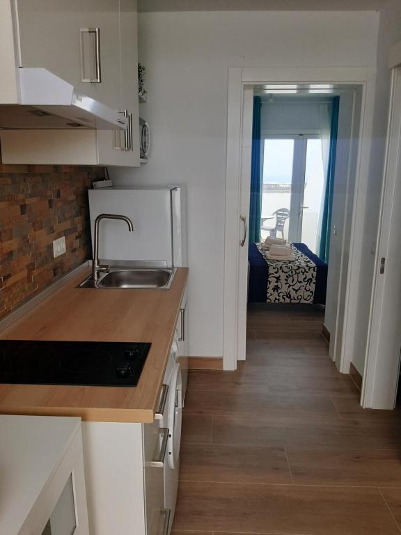 A kitchen or kitchenette at Las vistas