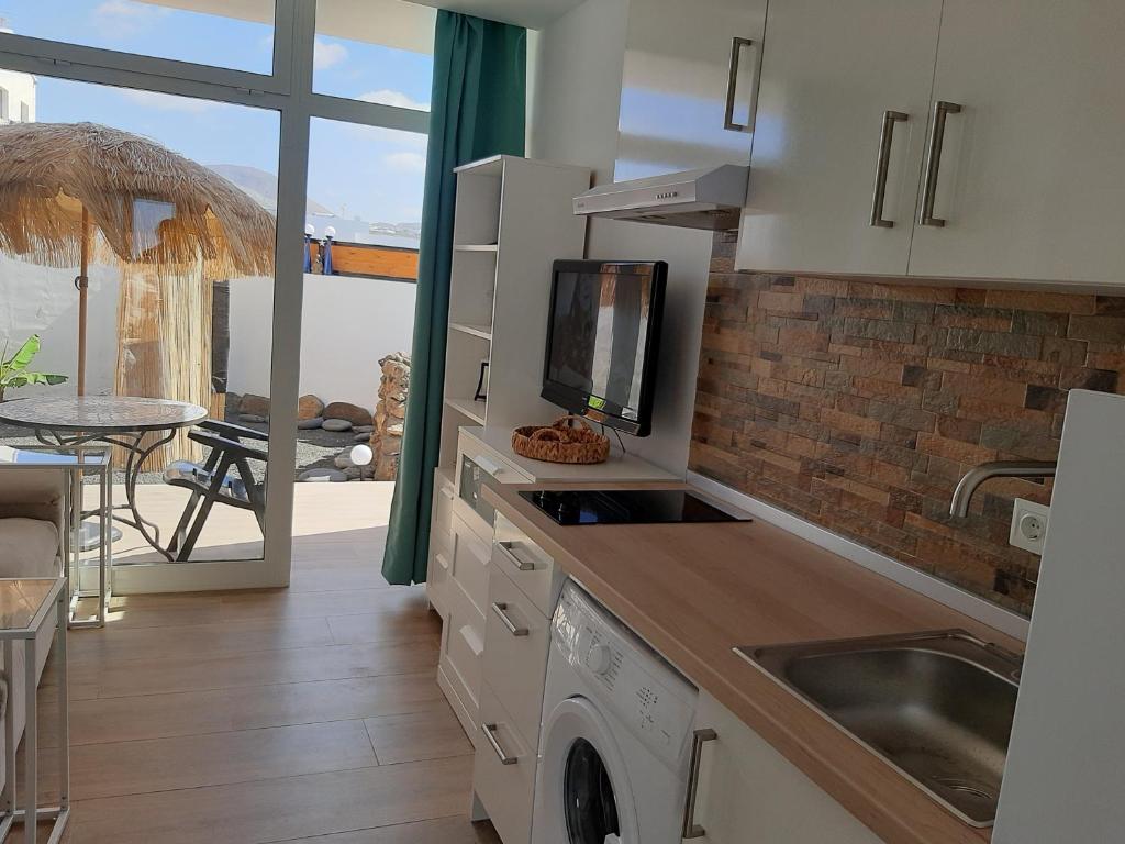 A kitchen or kitchenette at Las vistas