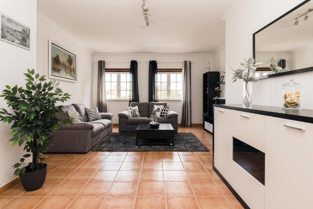 a living room with a couch and a table at Casa do Melro in Óbidos