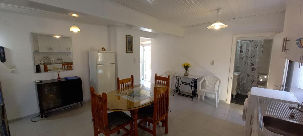 Kuchyň nebo kuchyňský kout v ubytování Villa Beloussi Zakynthos