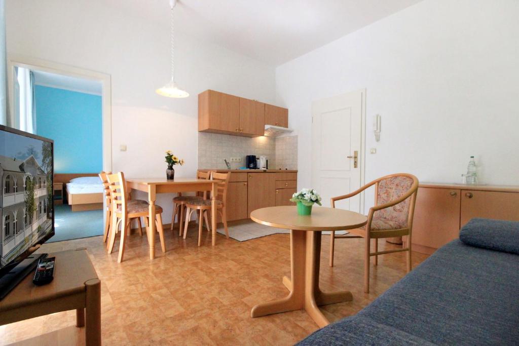 Kuchyň nebo kuchyňský kout v ubytování Villa Hans by Rujana