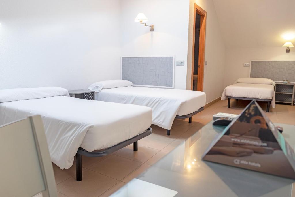 Postel nebo postele na pokoji v ubytování Hotel Alda Centro Palencia