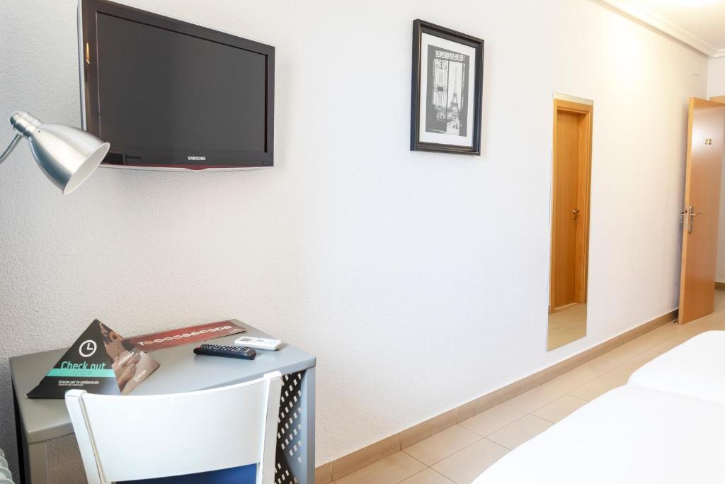 TV a/nebo společenská místnost v ubytování Hotel Alda Centro Palencia
