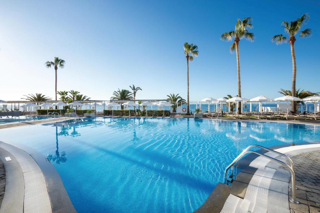 Bazén v ubytování Hotel Riu Madeira - All Inclusive nebo v jeho okolí