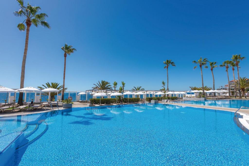 Bazén v ubytování Hotel Riu Madeira - All Inclusive nebo v jeho okolí