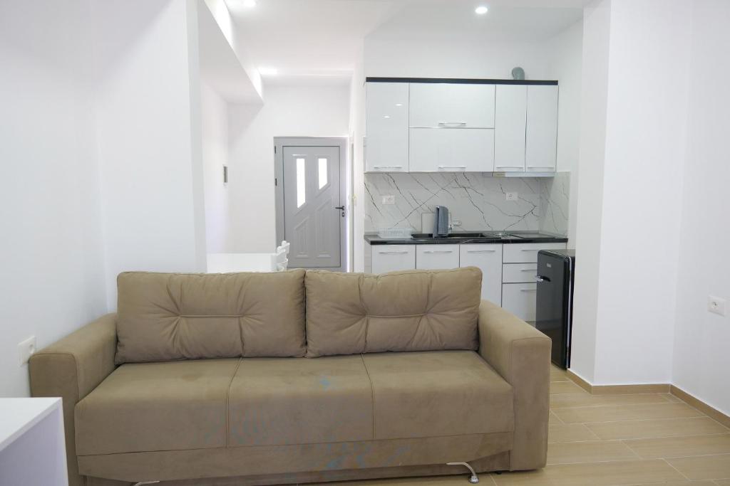 Ledio Apartments - Image 11