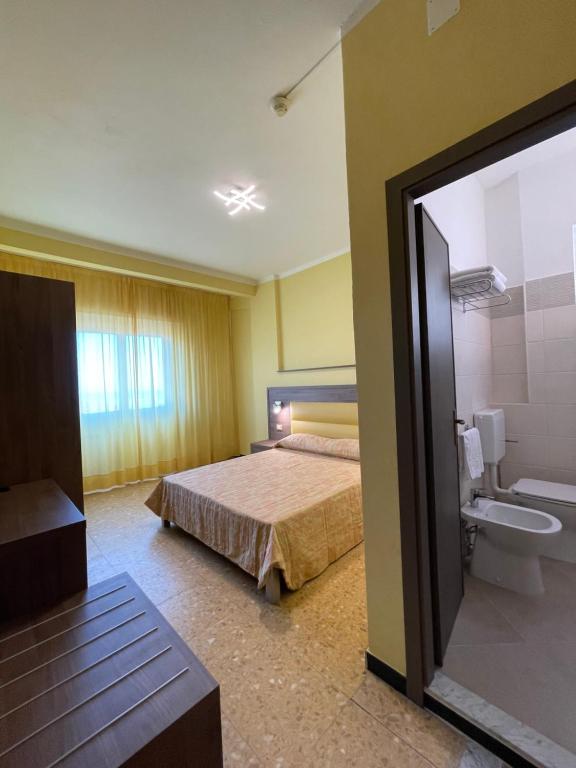 Postel nebo postele na pokoji v ubytování Hotel Robinia