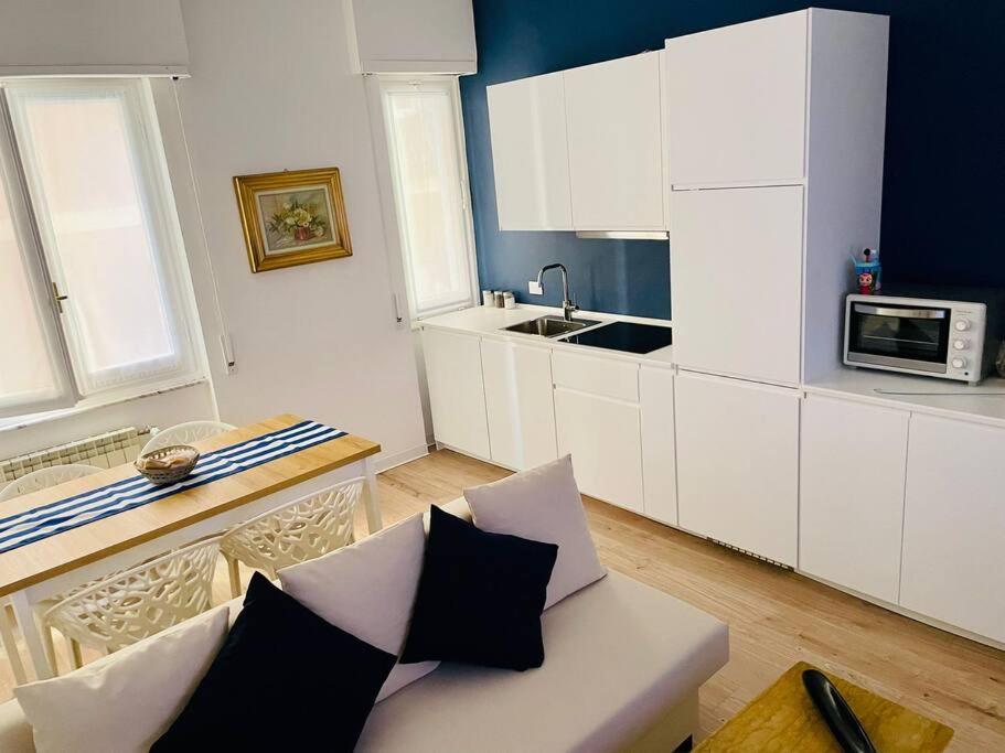 Η κουζίνα ή μικρή κουζίνα στο Mamidoli apartment, exclusive area in Chiavari