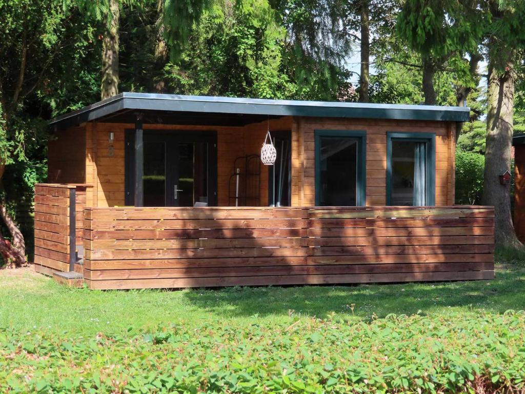 a cabin in the grass in a yard at Guldborg Camping & Cottages - Superior in Guldborg