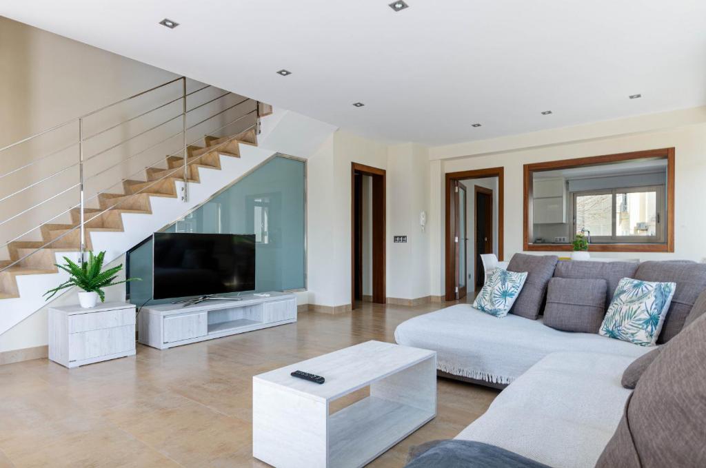 Posezení v ubytování YourHouse Antonia, sea view house with terrace
