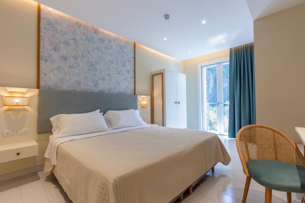 Postel nebo postele na pokoji v ubytování Hotel Giosue' a mare Sorrento