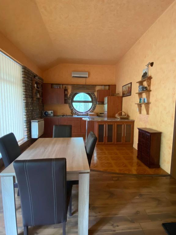 Kuchyňa alebo kuchynka v ubytovaní Ambiente