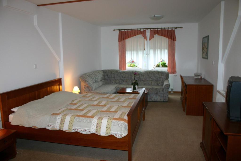 Letto o letti in una camera di Gostišče - Guest house STARI HRAST