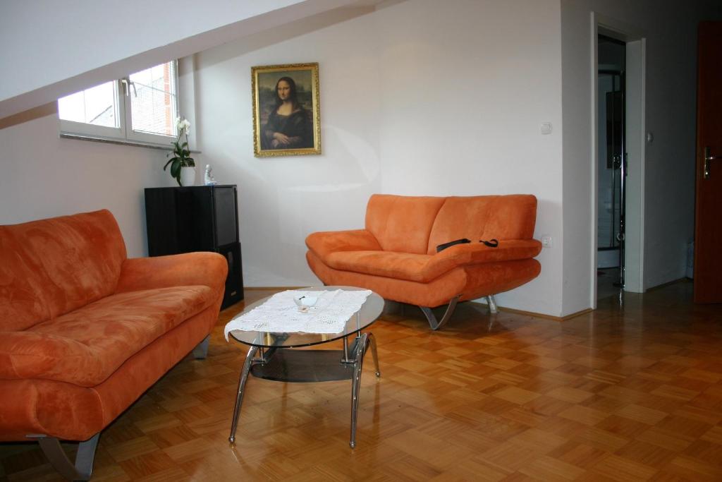 Area soggiorno di Gostišče - Guest house STARI HRAST