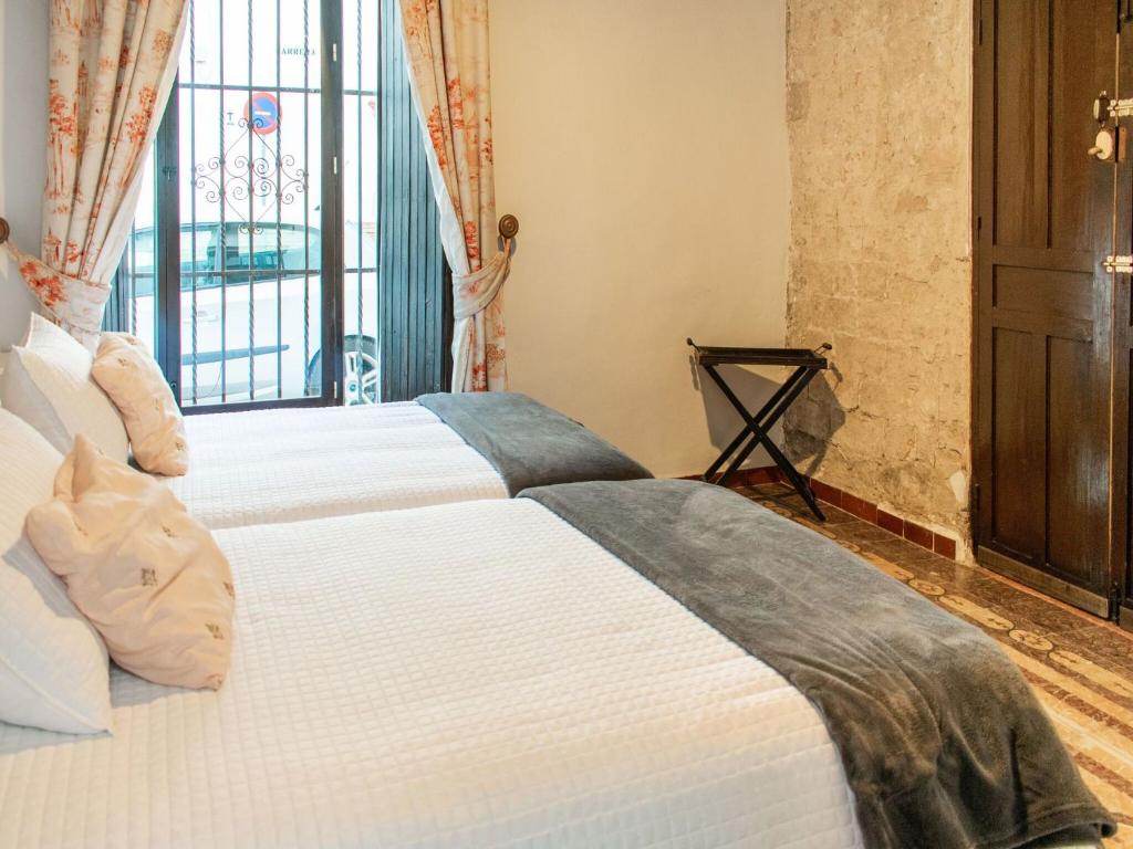 Charming Holiday Home in Fuentes de Andaluc a with Pool ...