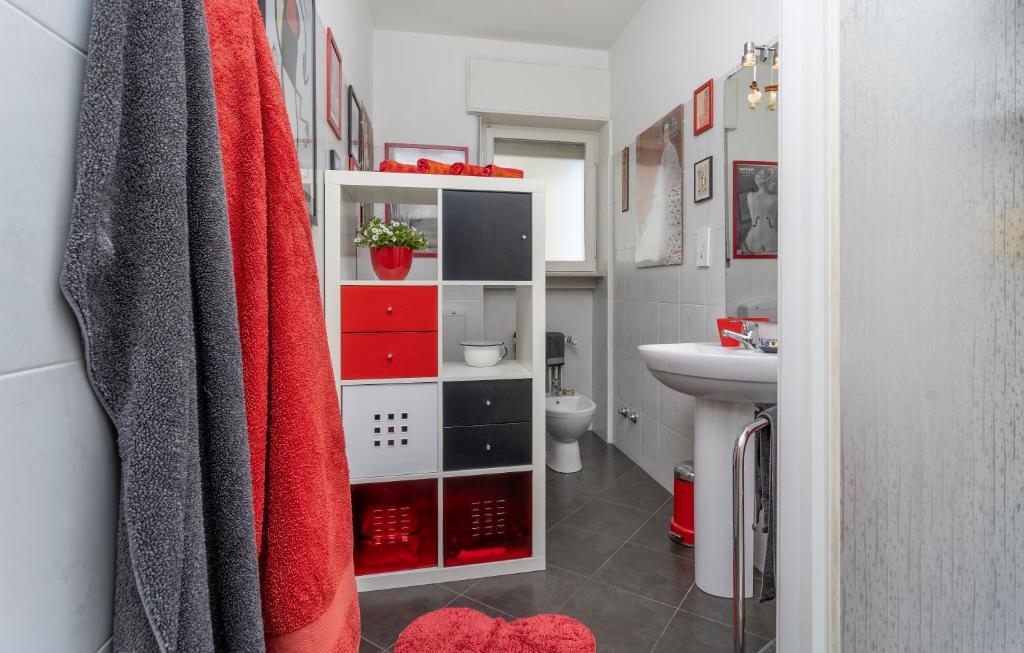 Fotografia z galérie ubytovania Udine Viale Venezia Huge Red Apartment v Udine