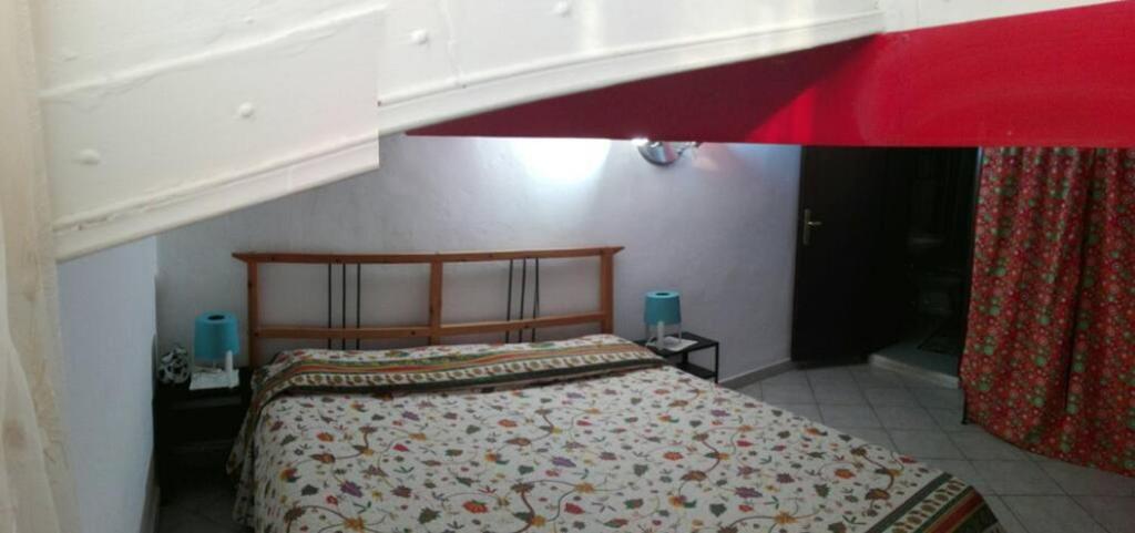 A bed or beds in a room at mansarda pieno centro