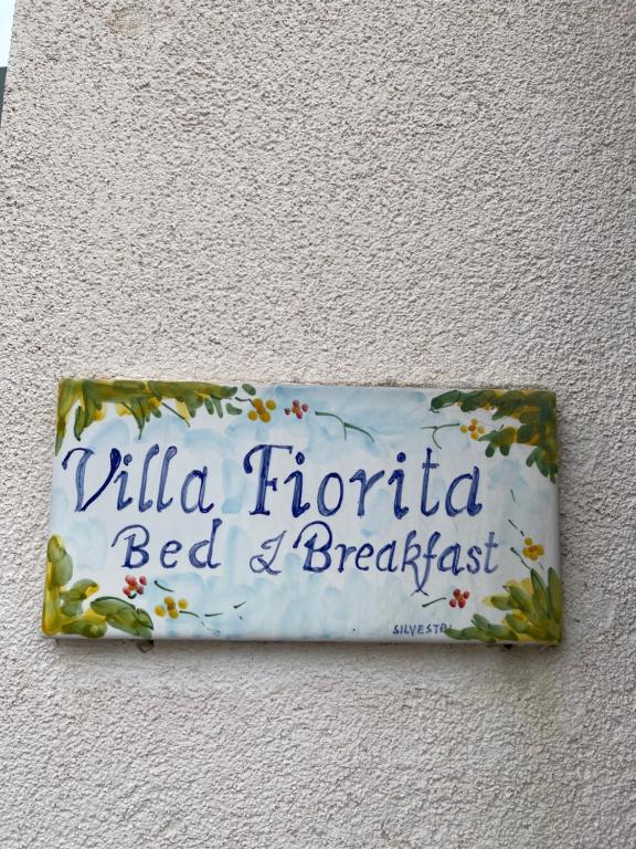 um sinal numa parede que readsilla Florida bed and breakfast em B&B Villa Fiorita em Pontecagnano Faiano