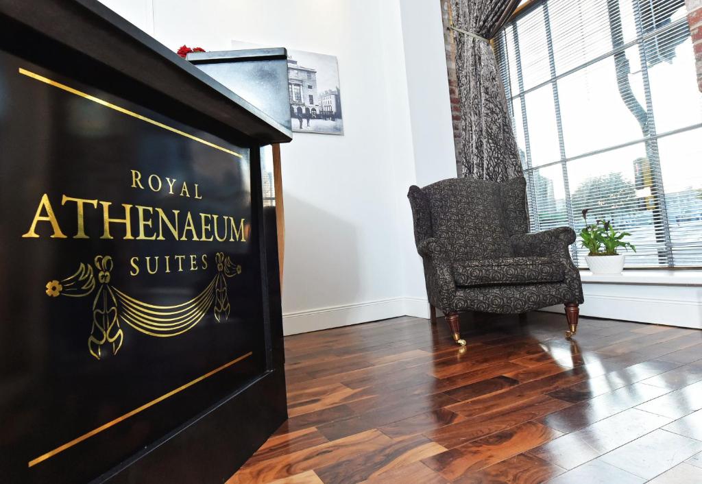 Posezení v ubytování Royal Athenaeum Suites