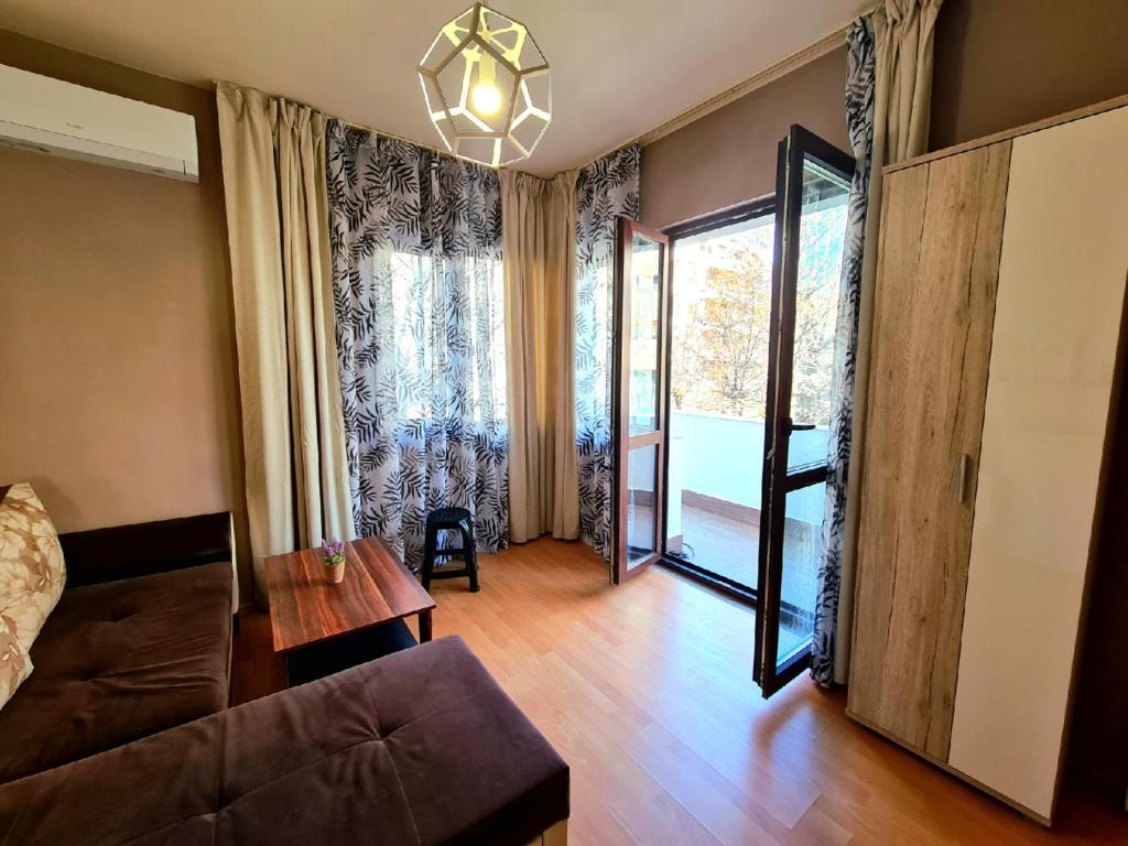 New Apartment Reni - With Parking in The Center