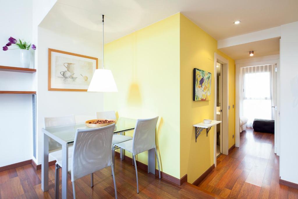 Inside Barcelona Apartments Mercat - 2