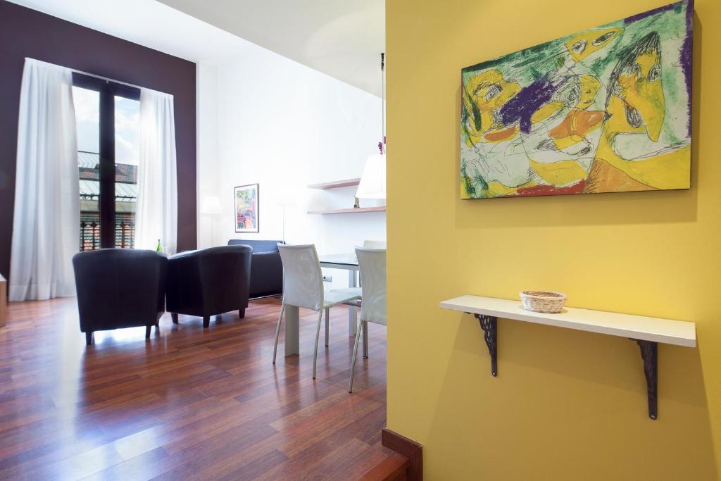 Inside Barcelona Apartments Mercat - 4