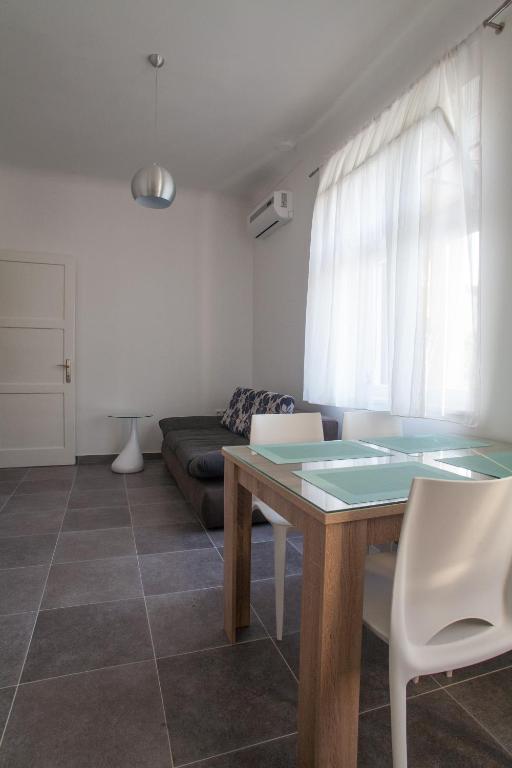 Posedenie v ubytovaní Apartments Svilan