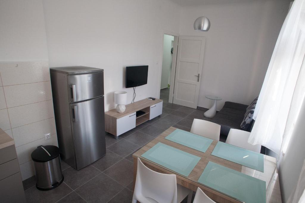 Televízia a/alebo spoločenská miestnosť v ubytovaní Apartments Svilan