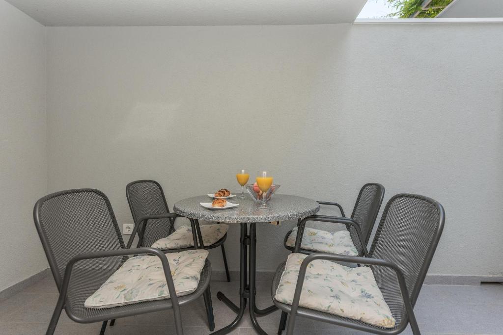 Posedenie v ubytovaní Apartments M&A