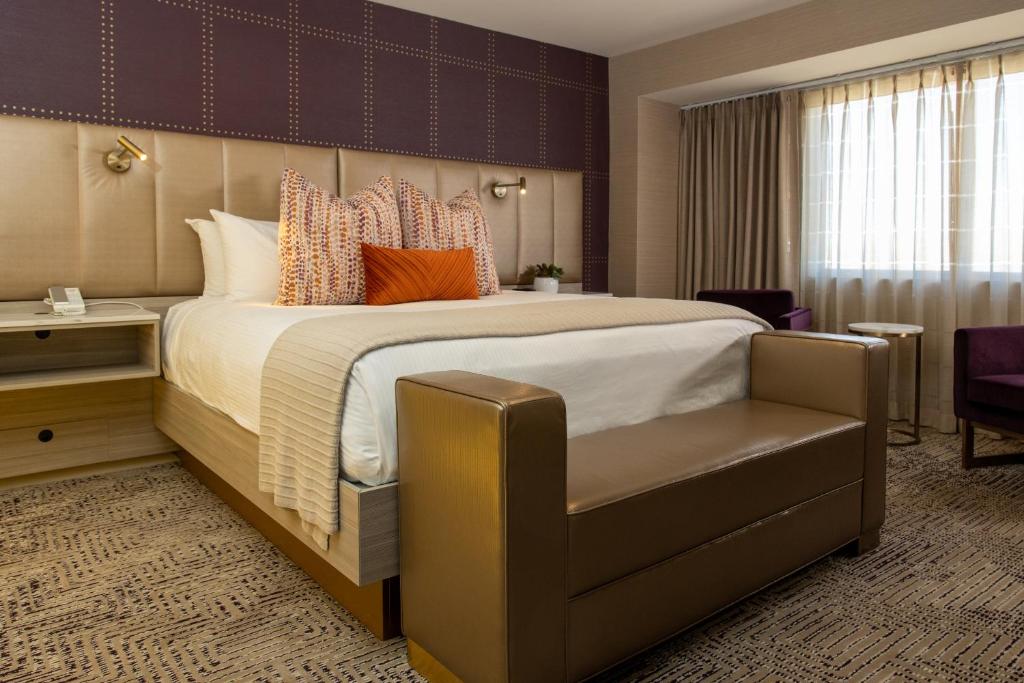 SAHARA Las Vegas - Cama King Estilo Marra Con Vistas A La Montaña