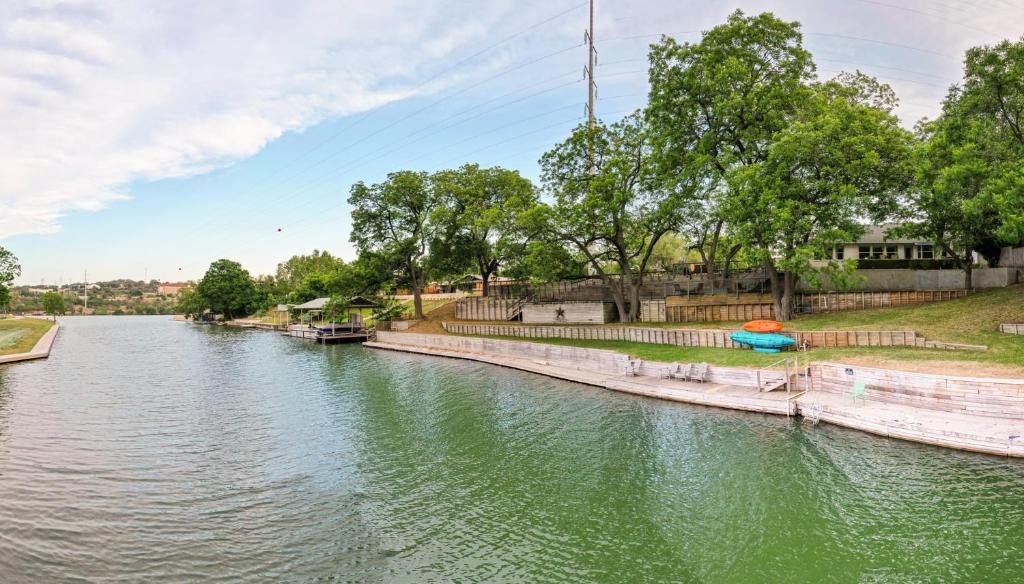 Lake Marble Falls Waterfront, House, Wet Slip, Huge Yard, Marble Falls