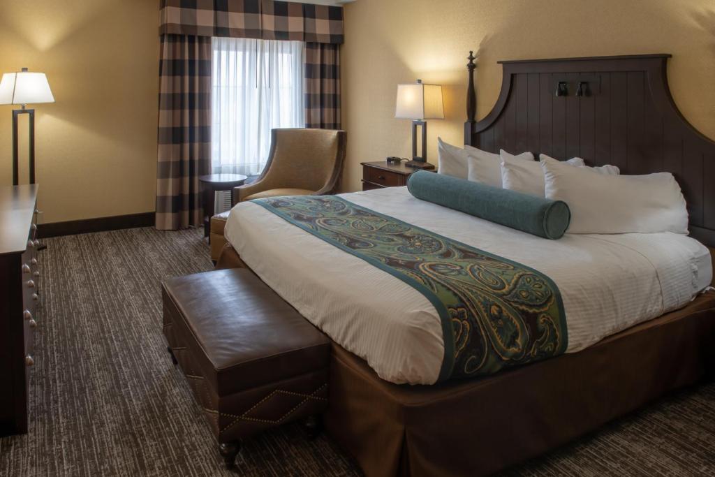 Red Lion Hotel Harrisburg Hershey - King Suite With Balcony