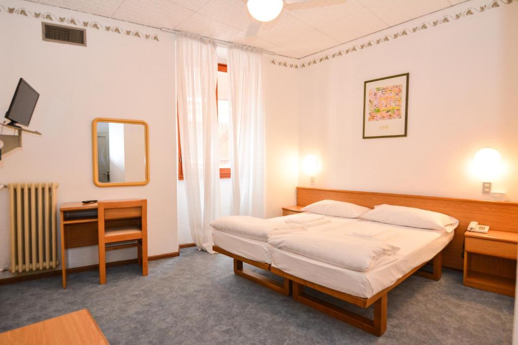 Hotel Modena old town tesisinde bir odada yatak veya yataklar