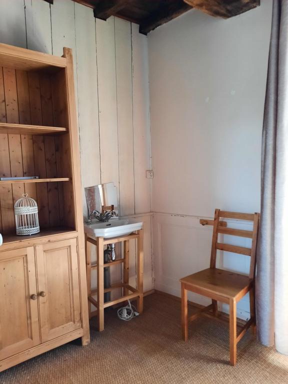 Kuchyňa alebo kuchynka v ubytovaní Maison Spacieuse avec du Charme - Tout proche de la mer