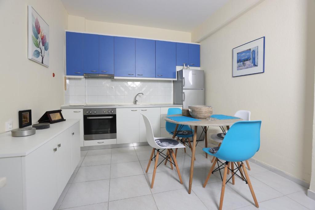 Kuchyň nebo kuchyňský kout v ubytování Holiday Apartment Siviri