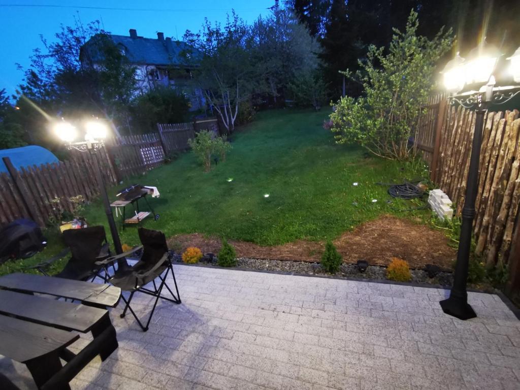 Vonkajšia záhrada v ubytovaní Apartamenty Artur