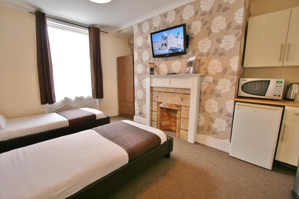 Kuchyň nebo kuchyňský kout v ubytování Central Hotel Cheltenham by Roomsbooked