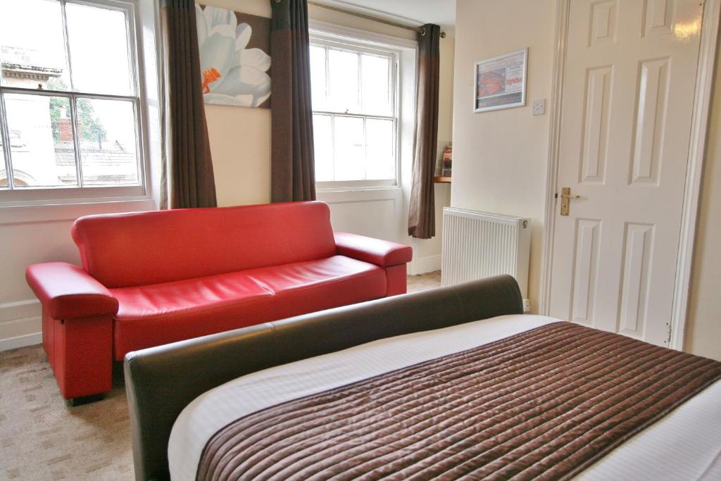 Posezení v ubytování Central Hotel Cheltenham by Roomsbooked